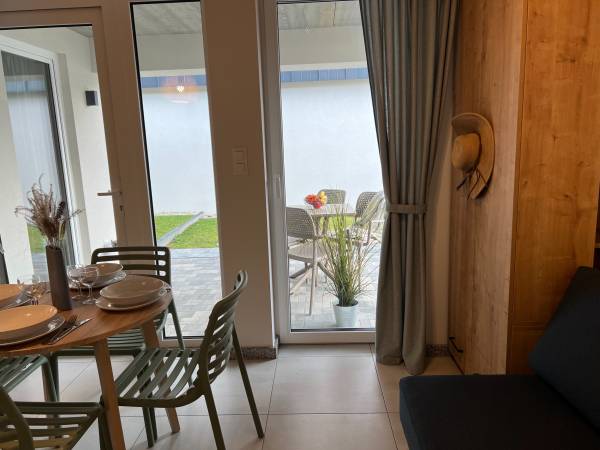 Jadalnia z widokiem na taras