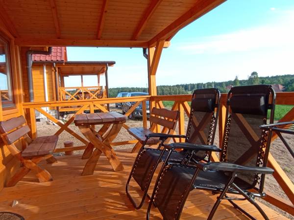 taras z widokiem na las