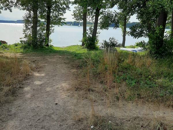 jezioro 400m od domków