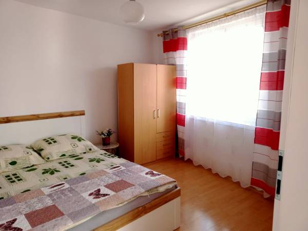 Sypialnia w pokoju studio na piętrze