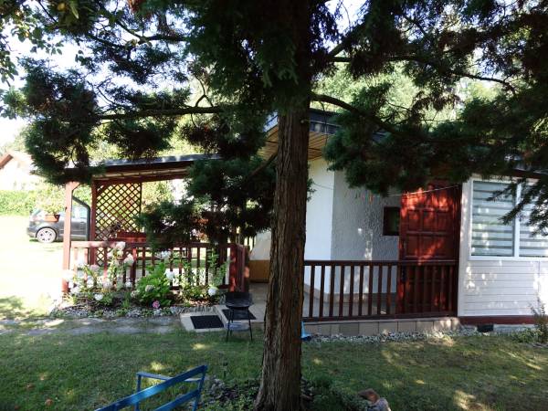 Domek nr 4 turkusowy