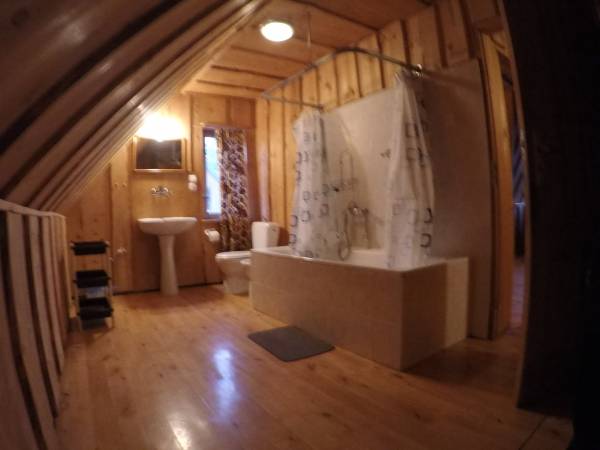 chata 8-osobowa-pierwsza łazienka górna