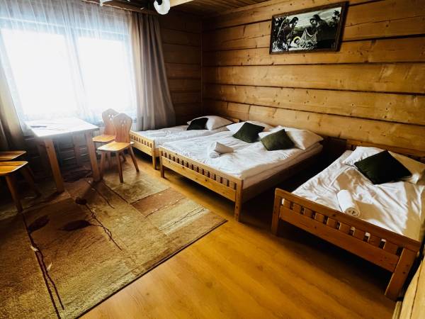 Pokój 4-osobowy z łazienką 