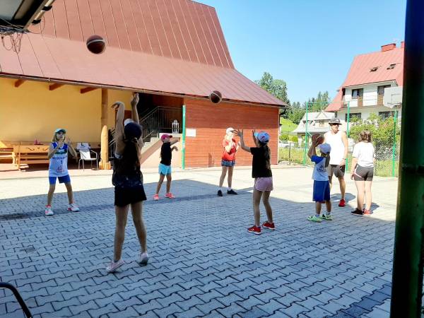 boisko do kosza i siatki 