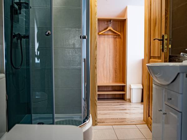 Łazienka w pokoju nr 5