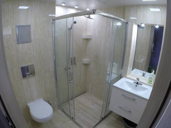 Mniejszy domek - łazienka