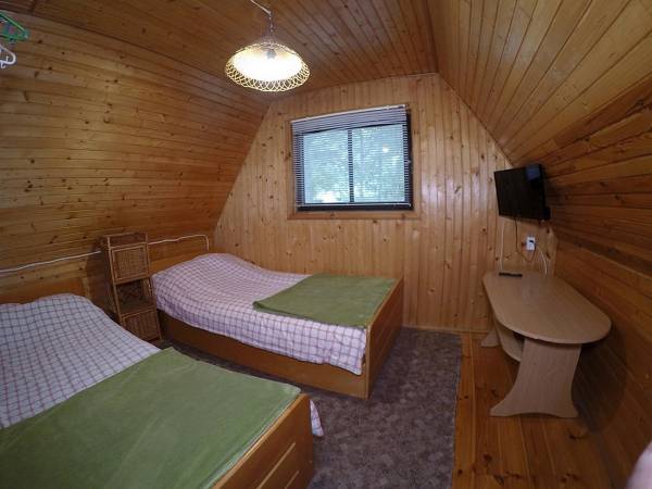 Większy domek - pokoik na piętrze od strony ulicy