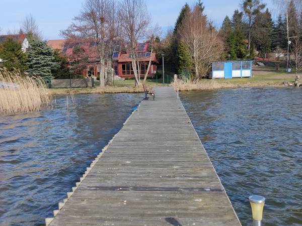 Dom w perspektywie z pomostu