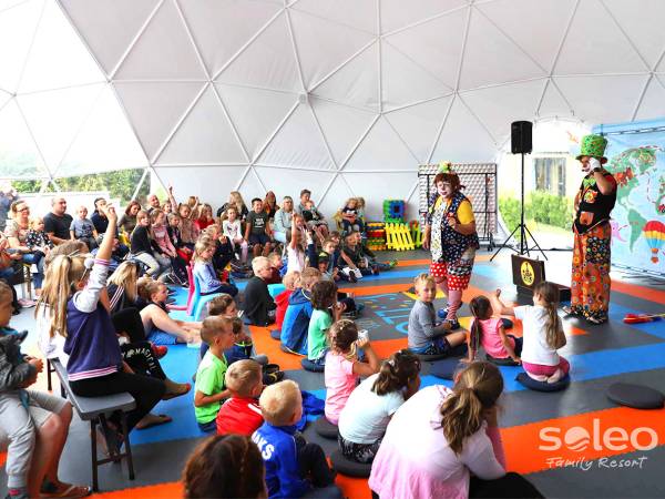 Gościnne występy grup artystycznych i animacje dla dzieci