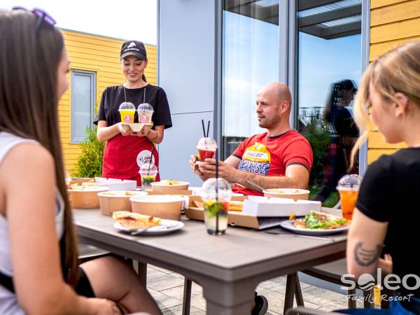 Room Service - bezpłatna dostawa zamówień do apartamentu