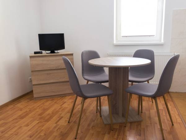 pokój ośmioosobowy