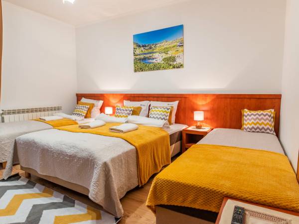 pokój 4os z balkonem