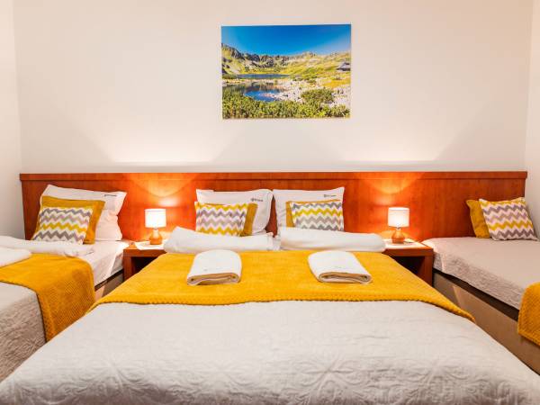 pokój 4os z balkonem