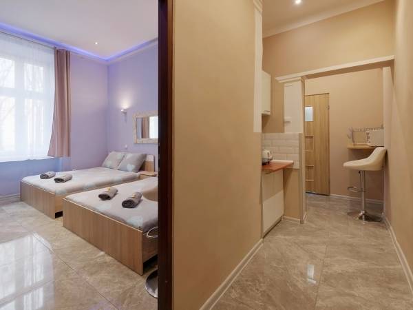 Hostel 70s and Apartmenty Queen