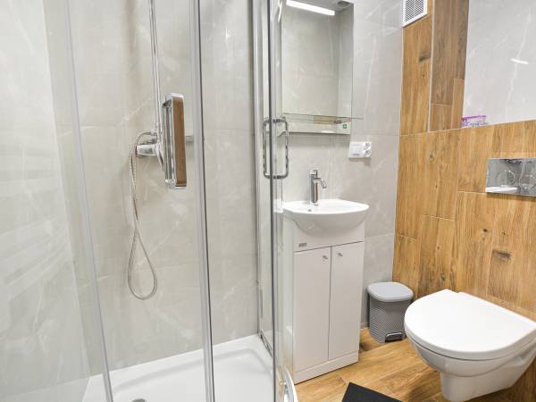 Łazienka w pokoju nr 4. 