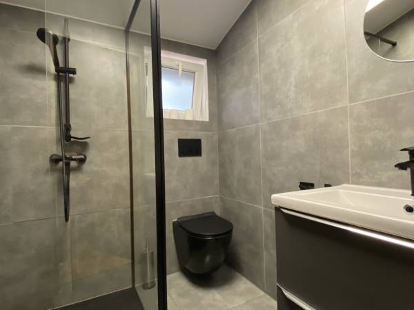 Wpadnij do lasu , domki nad jeziorem 