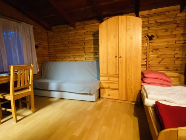 Wpadnij do lasu , domki nad jeziorem 