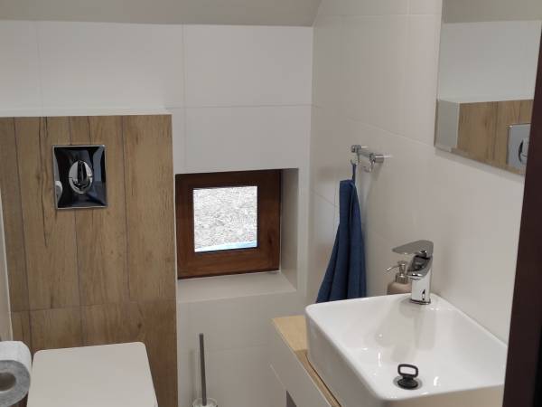 dodatkowe WC ( apart. 6 os. )