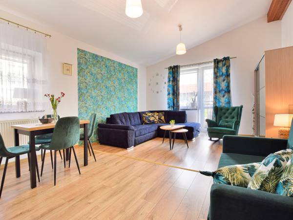 SALON Z ANEKSEM KUCHENNYM APARATENT MIODOWY 