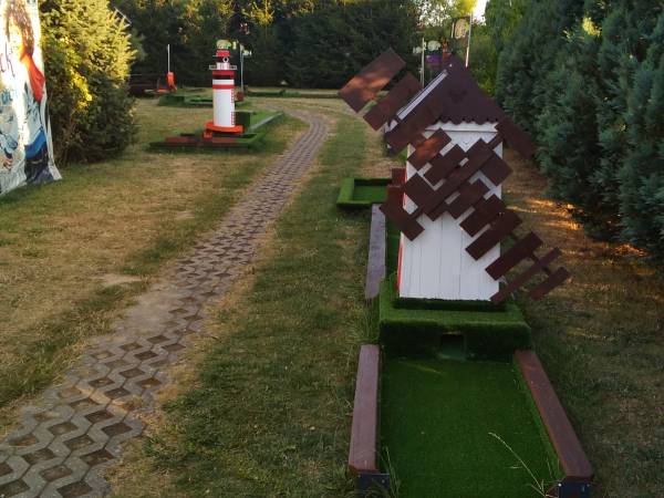 Domki i Apartamenty Kapitańskie, obiekt z prywatnym polem do Mini Golfa