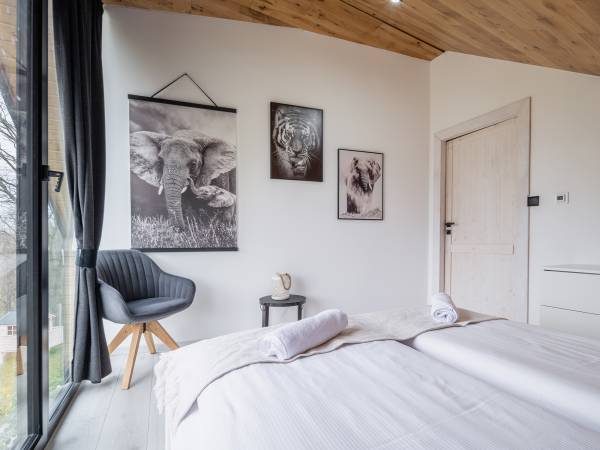 Duży domek sypialnia 1