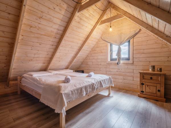 Mały domek sypialnia 1