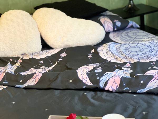 POD SKAMIENIAŁYM MIASTEM 