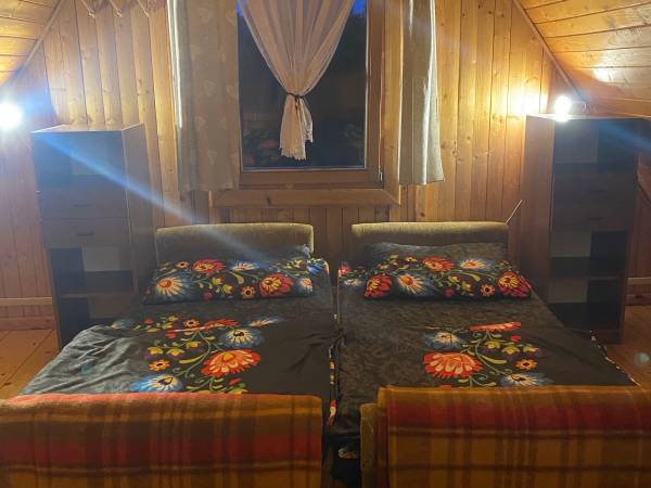 POD SKAMIENIAŁYM MIASTEM 