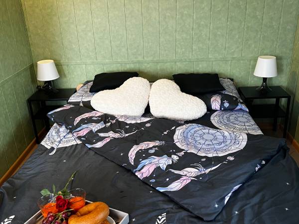 POD SKAMIENIAŁYM MIASTEM 