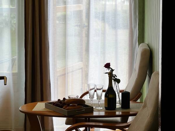 POD SKAMIENIAŁYM MIASTEM 