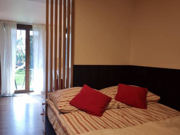 pokój 3 osobowy z wyjściem do ogrodu