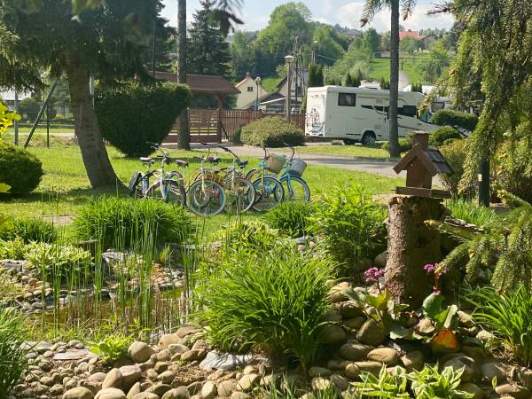 POD SKAMIENIAŁYM MIASTEM 