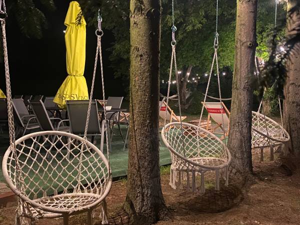 POD SKAMIENIAŁYM MIASTEM 