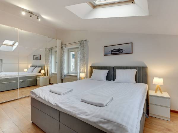 Apartament George z 3 sypialniami, balkonem i parkingiem - ul. 3 Maja 25