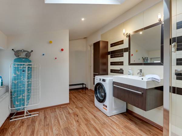 Apartament George z 3 sypialniami, balkonem i parkingiem - ul. 3 Maja 25