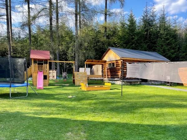 ogród z placem zabaw