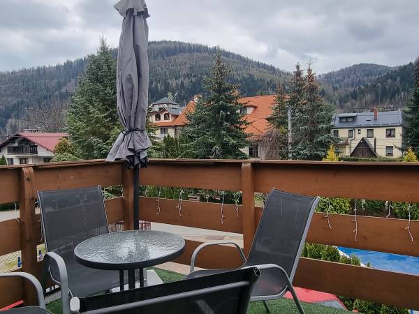 taras i widok z pokoju max. 4-osobowym na piętrze 