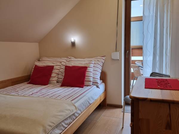 drugi z pokoi w studio 2+2