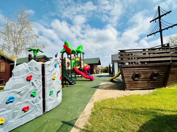 DOMKI NAD MORZEM DZIEDZIC