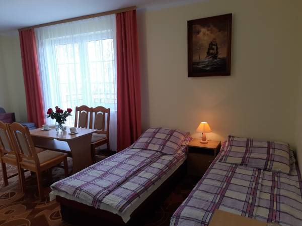 Pokój 4 osobowy z balkonem - I piętr