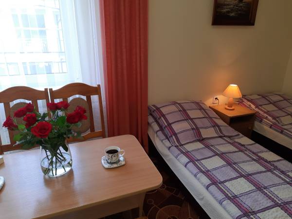 Pokój 4 osobowy z balkonem - I piętr