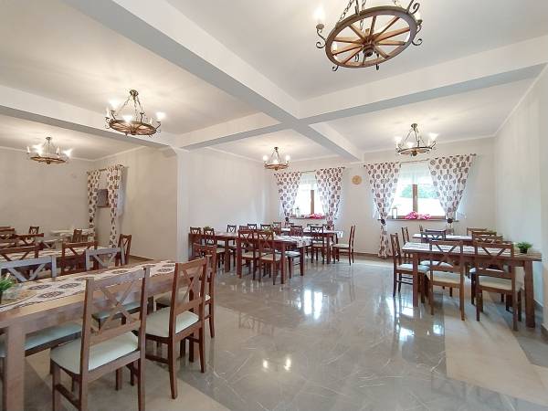 przestronna jadalnia