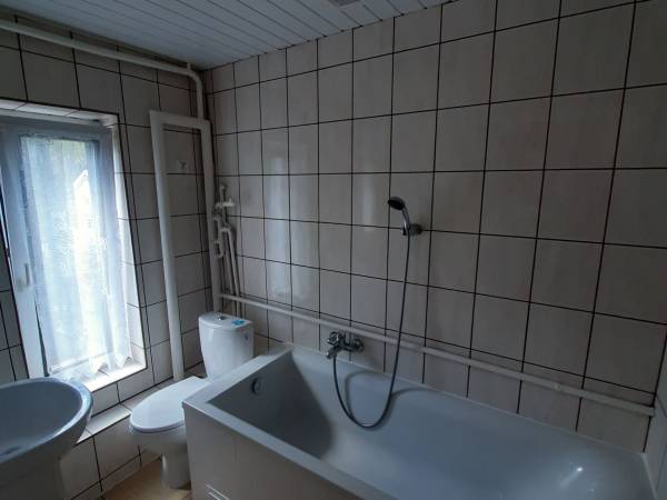 Łazienka od pokoju dużego