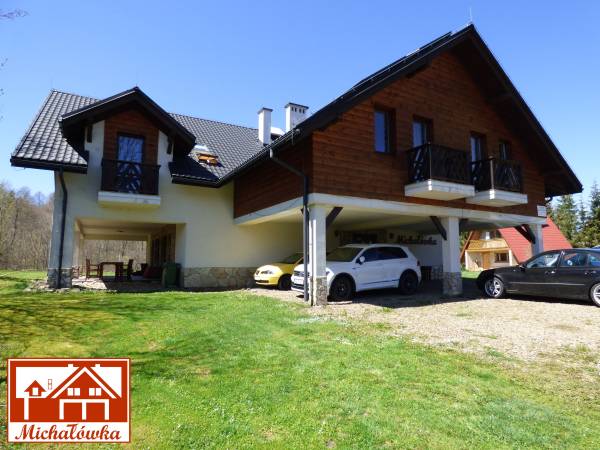 Parking przed pensjonatem