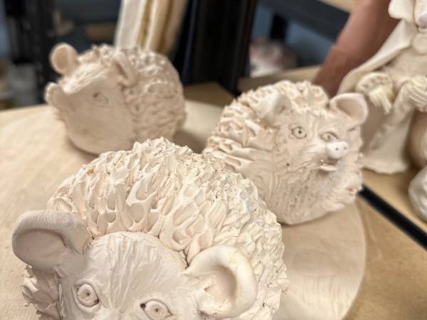 Pracownia ceramiczna - jeże ceramiczne wypalone na biskwit