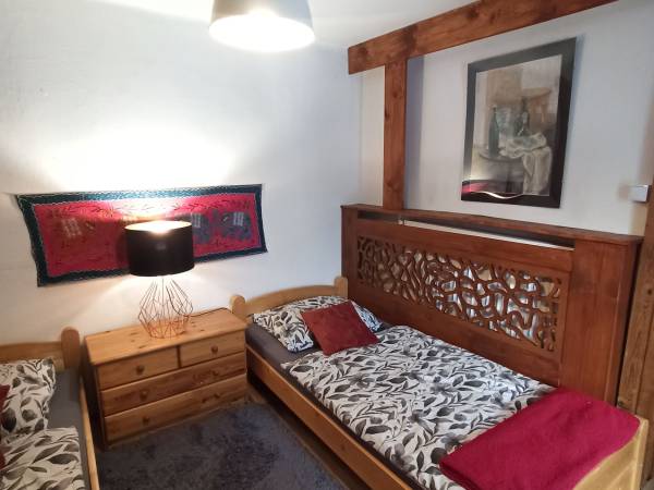 Apartament 4 osobowy, 2 pokojowy z mini aneksem kuchennym.