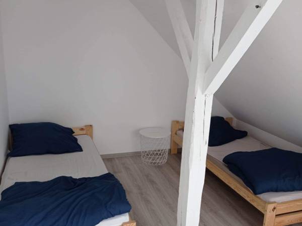pokój dwuosobowy na piętrze mieszkanie nr 2