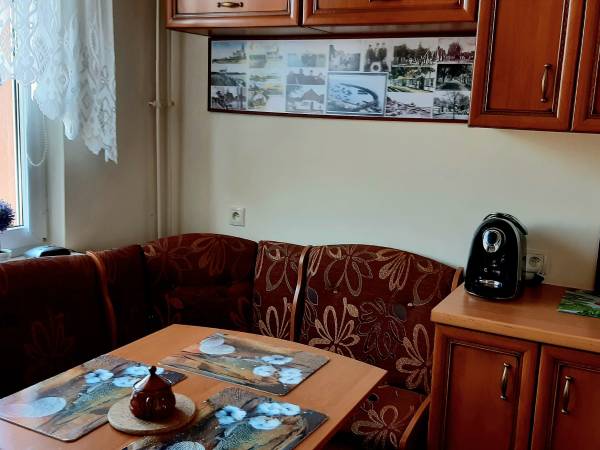 wygodna ława w kuchni