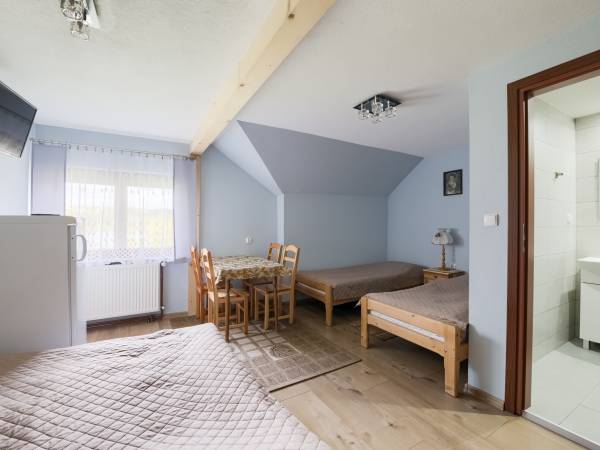 Pokój 4osob na piętrze z widokiem na jezioro