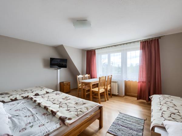 Pokój czteroosobowy w domu rodzinnym